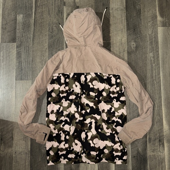 Ambig BEAUTIFUL Camouflage Windbreaker Pullover Jacket Sz Small Camo - Picture 4 of 4